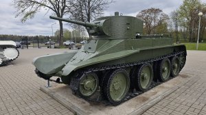 Колесно-гусеничный танк БТ-5, музей-панорама "Прорыв"