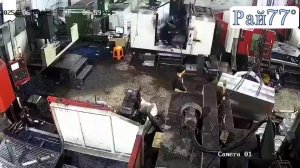 Сотрудник завода едва не оказался погребённым под балками