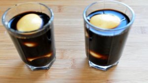Черные яйца, фаршированные тунцом и икрой трески