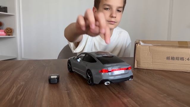 Новая литая модель Audi RS7 от Марка в масштабе 1_18 — распаковка и установка в гараже