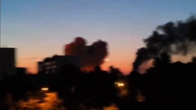 Киев зенитная ракета попадает по касательной по ракете Х-101, она меняет траекторию