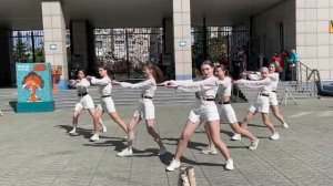 Танцевальный коллектив AzART - Солнце взойдёт (cover Полина Гагарина) Новосибирский зоопарк.mp4