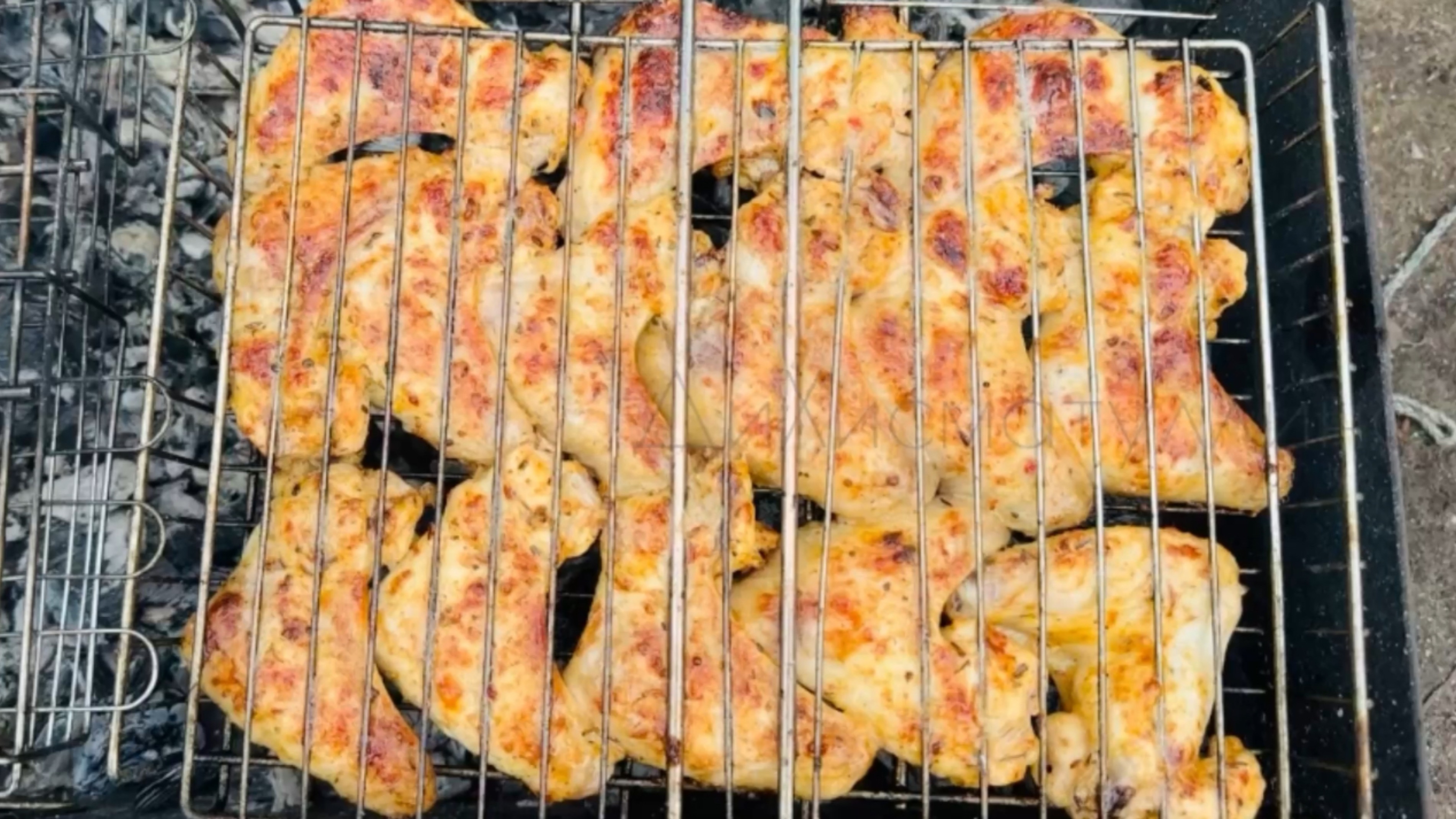 Маринад для куриных крылышек на мангале / Как замариновать и приготовить куриные крылышки на мангале