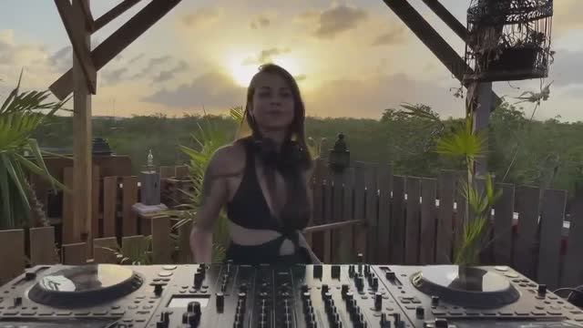 Joy Benitez - Progressive House By @EPHIMERATulum