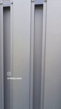 Забор из Евроштакетника в вертикальной ориентации. Монтаж выполнен в шахматном порядке ⚙️🔥