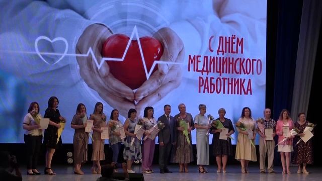 Служение людям: В Каменске-Уральском чествовали медицинских работников