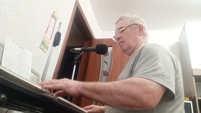 Скромный домик у дороги смотреть онлайн