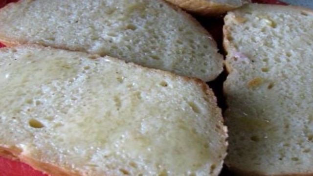 Гренки с колбасой и сыром