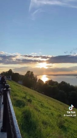 Распахнула берега