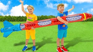 Влад и Ники. Крис и Челлендж с игрушечными ракетами для детей!