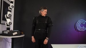 Как одному одеть экзоскелет COMAU MATE не получив травм.