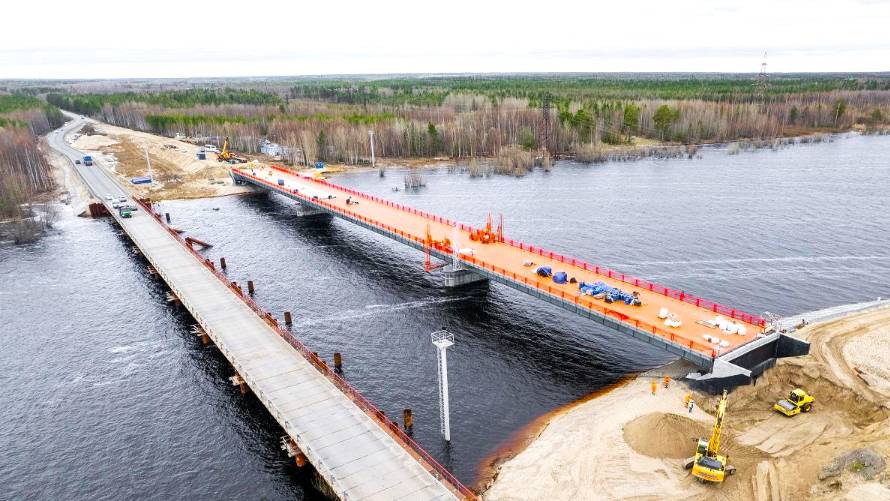 Обновление моста через реку Ватинский Ёган идёт с опережением графика