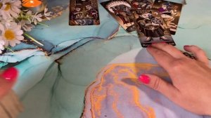 Есть ли у Него чувства или Вам кажется❤️Расклад по вариантам