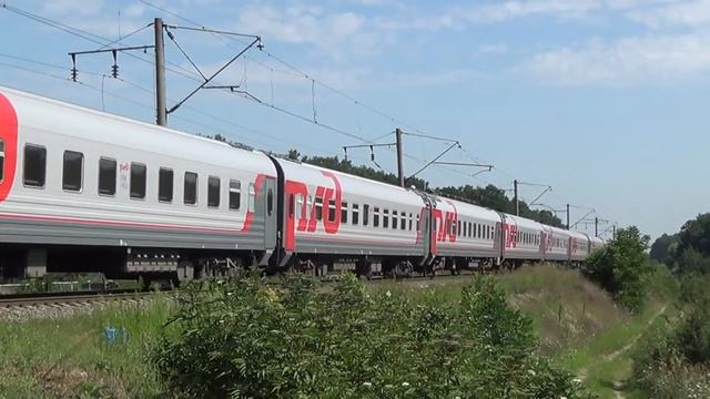Электровоз ЭП20-010 со скорым поездом №101 Москва — Адлер