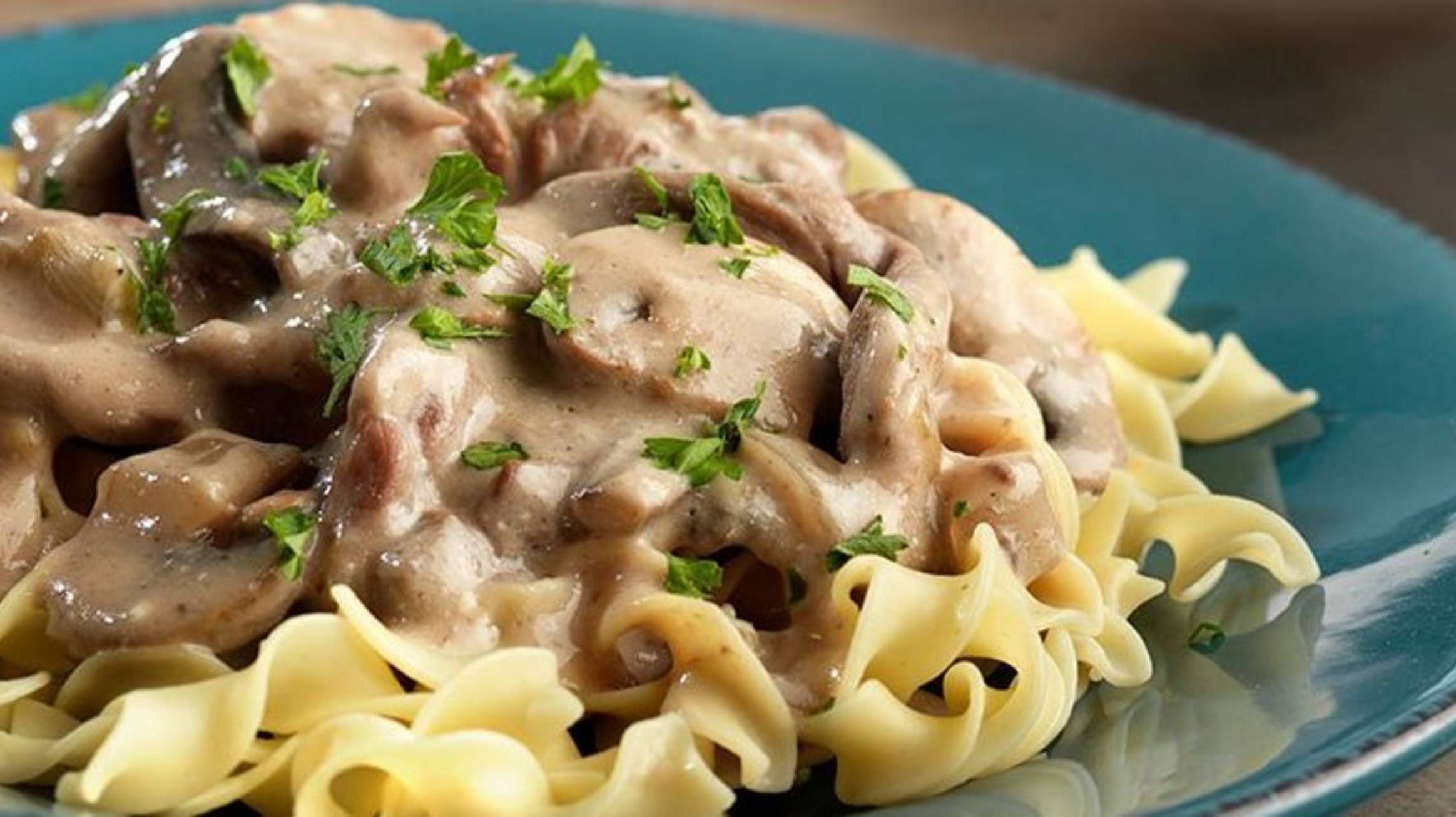 Бефстроганов с курицей и грибами. Простой способ приготовления! Очень вкусно 😋