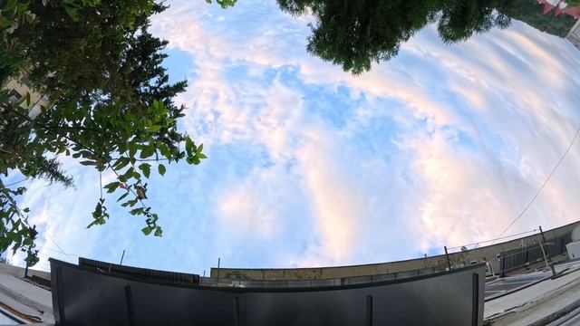 Сон ...  Дом мой -  космическая станция летящая над небом...