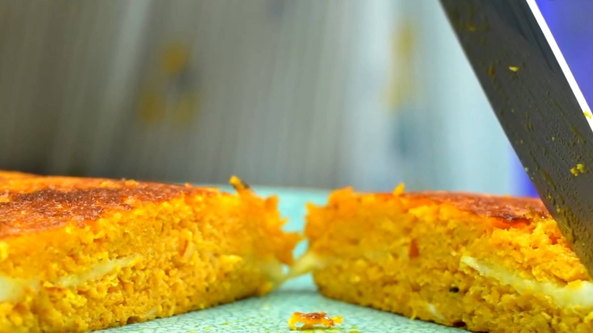 Картофельный и морковный пирог на сковородке