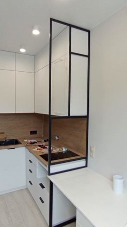 заказ занял своё место. Ножка для стола и перегородка. установка завершена