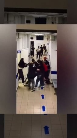 В Тюмени толпа мигрантов напала на врача в День медработника