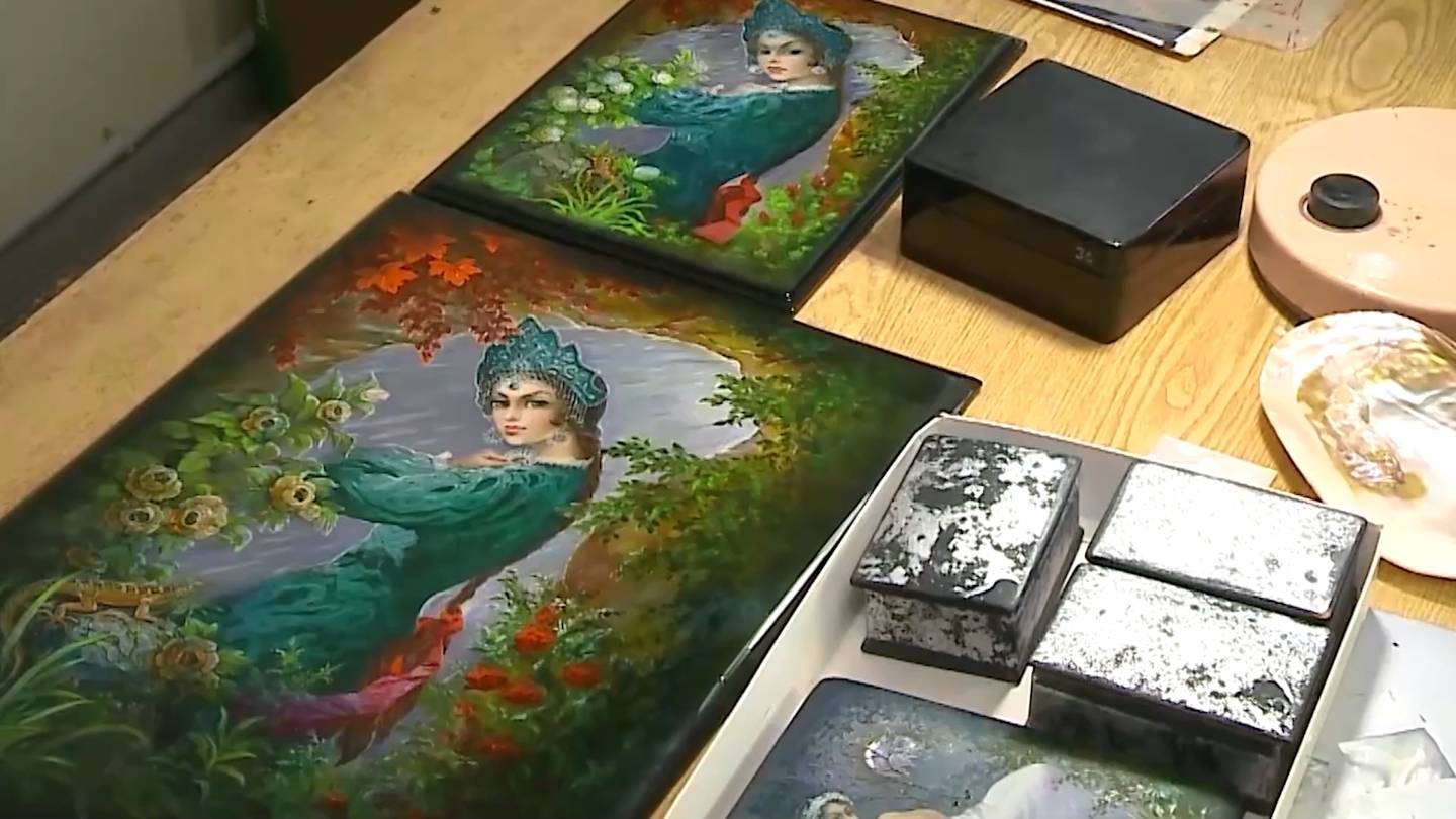 Художники Жостовской и Федоскинской фабрик номинанты премии «На_родном»