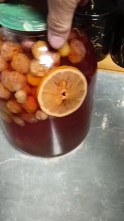 Компот из клубники с лимоном