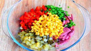 Блинный салат с колбасой