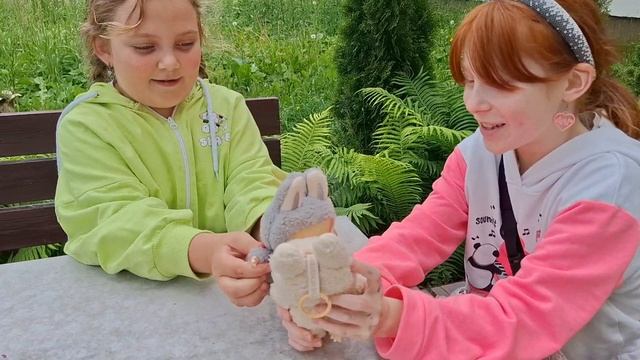 Лабубу: Игрушка, которая веселит! 🎉"