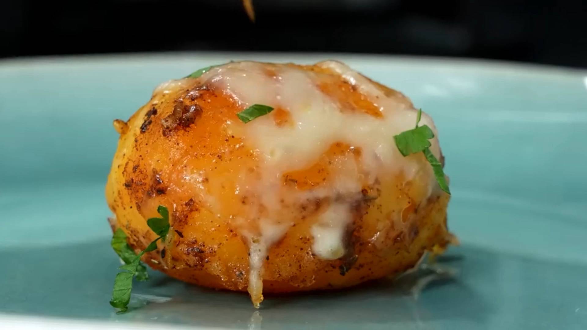 Жареная картошка с сыром