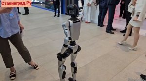 Российские «РЭД СОФТ» и Passion привезли на ПМЭФ 2025 робота-гуманоида.