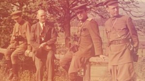 Они не стреляли, но были на передовой. Советские корреспонденты, 1945 год. В руках —