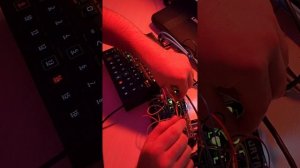 Тестирую модульный синт Fortress от SX Lab.
Этот патч - рандомная перкуссия с кросс-модуляцией lfo.
