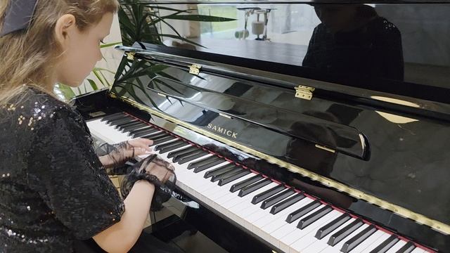 Lemont "Страшная сказка", попугай жако подсвистывает в ритм))