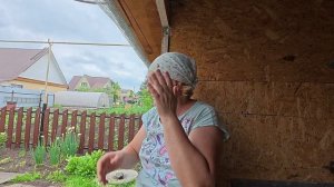 Друг друга не понимаем. Крышу накрыли.