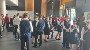 ПМЭФ - очередь в столовую. Отстояли полчаса, оказалось не туда🤣