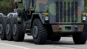 Увозивший танк после военного парада тягач насмерть задавил прохожую в США