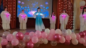 Танец "Лотосы небесного императора"