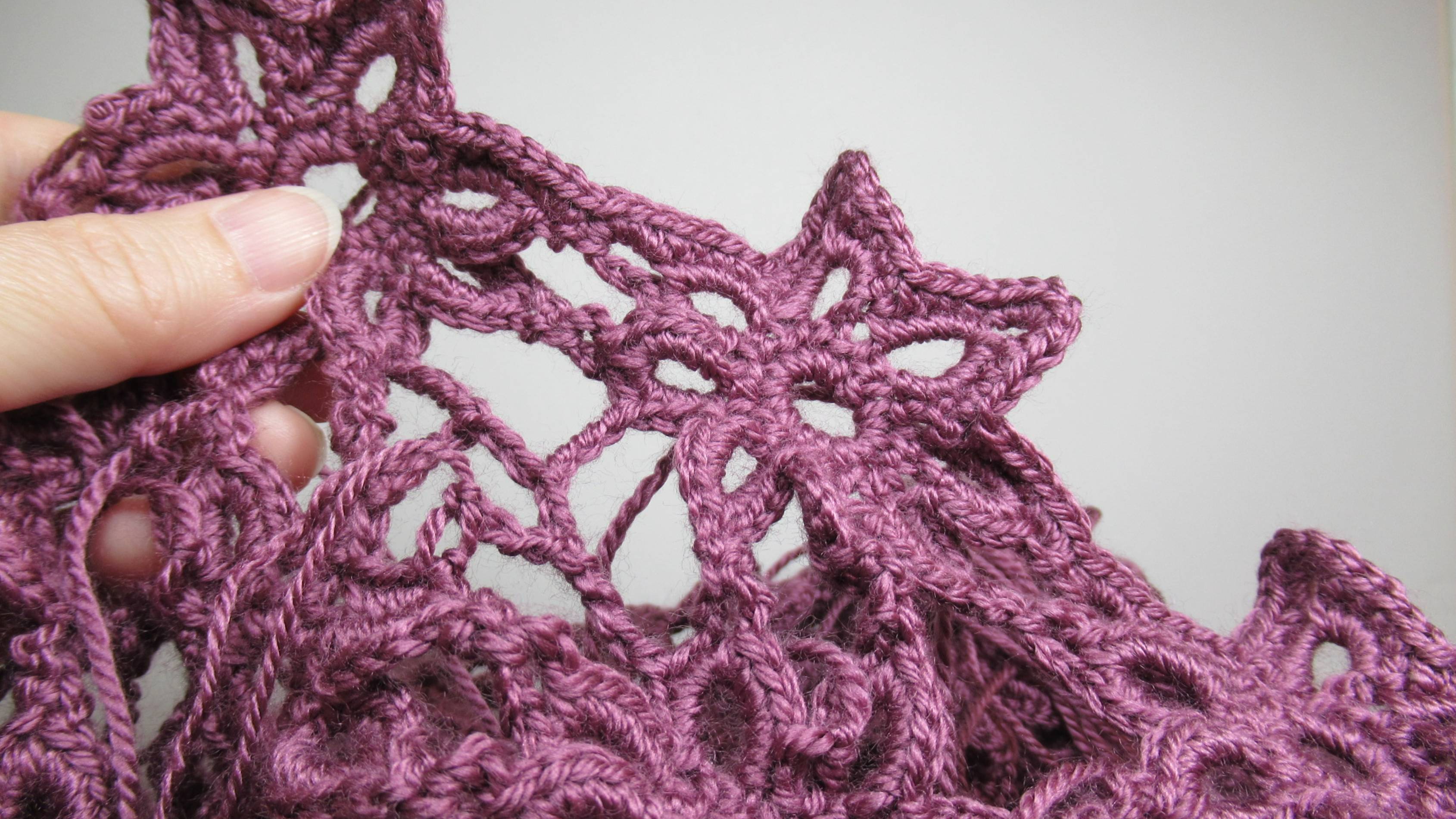 Как обвязать крючком край изделия из связанных вместе цветочков