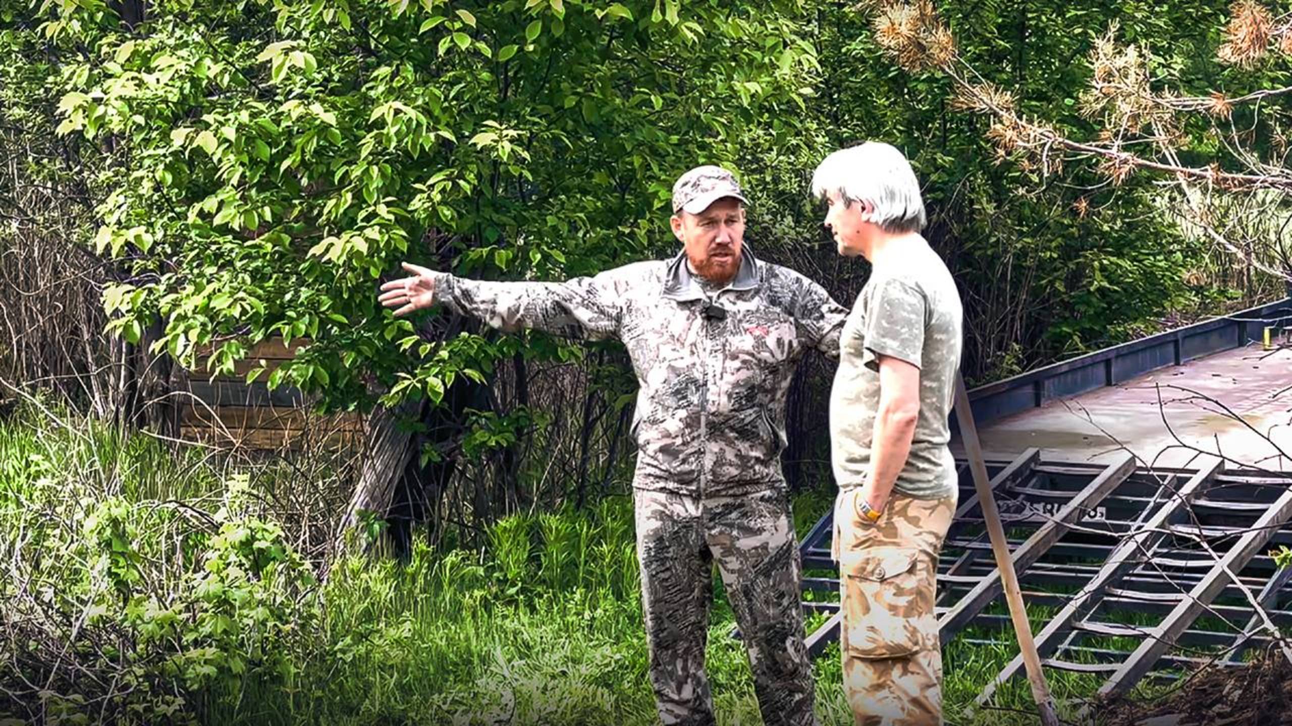 Привез товарища восстанавливать дом в деревне. Побывали на озере, вырвали пень