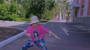 танец под песню opp gamnam style от Полины!