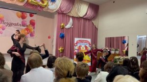 Школьный вальс ,вот такой, на последнем звонке у выпускников московской школы
