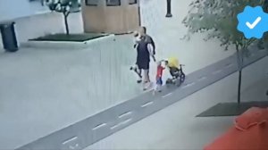 В Оренбурге отец с младенцем на руках бросился под питбайк: ребёнок в больнице