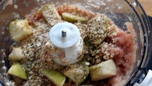 Биточки из индейки с яблоком и сыром