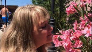 День рожденья, день рожденья
 С переменой настроенья!