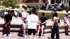 Детство - Европа кайфует под Русскую песню _ Спел на улице Испании