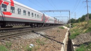 Электровоз ЭП1М-654 с пассажирским поездом
