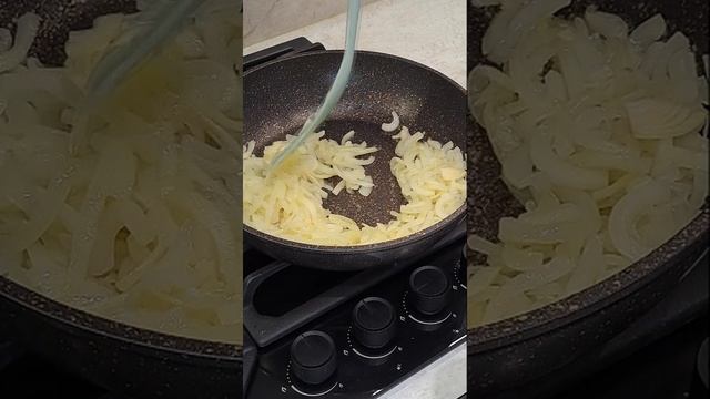 Такой Салат из Моркови делаю сразу кастрюлями, уж больно его мы любим, ставлю в холодильник и едим