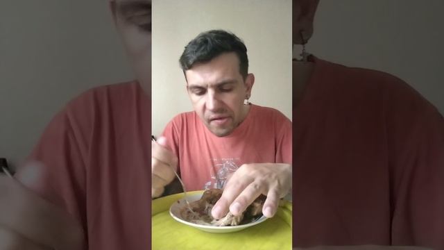 Обжор мукбанг рожки на курином жире, с куриными бедрами