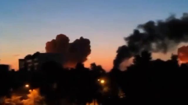 В сетях публикуют предположительно момент попадания украинской ракеты ПВО в крылатую ракету над Киев