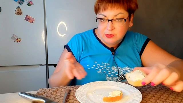Заливное и бутерброды с маслом и колбасой, но она лишняя/Мукбанг