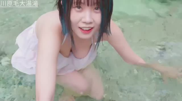 【混浴女子】タオルなしで野湯露天に入る温泉女子 川原毛大湯滝 日本三大霊地 川原毛地獄（再掲）